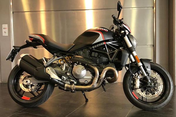monster 821